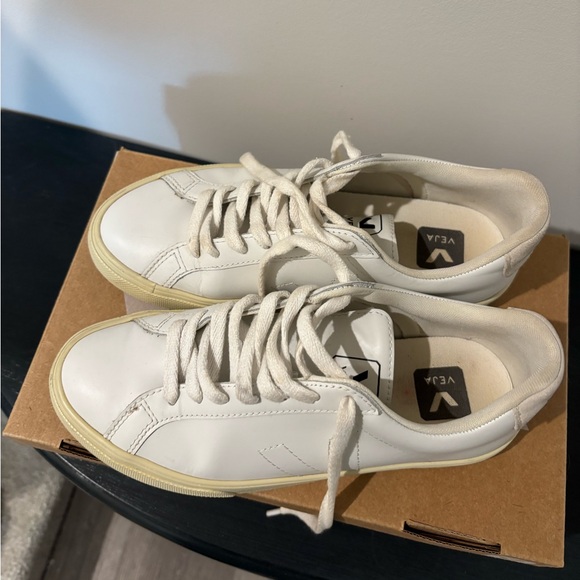Veja Sneakers - Picture 6 of 10